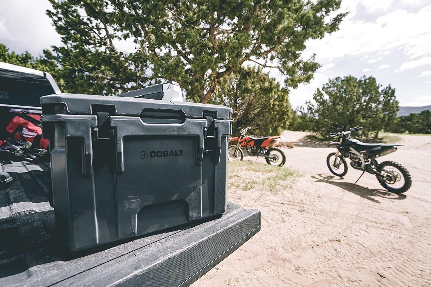 25 Quart Roto-Molded Super Ice Cooler