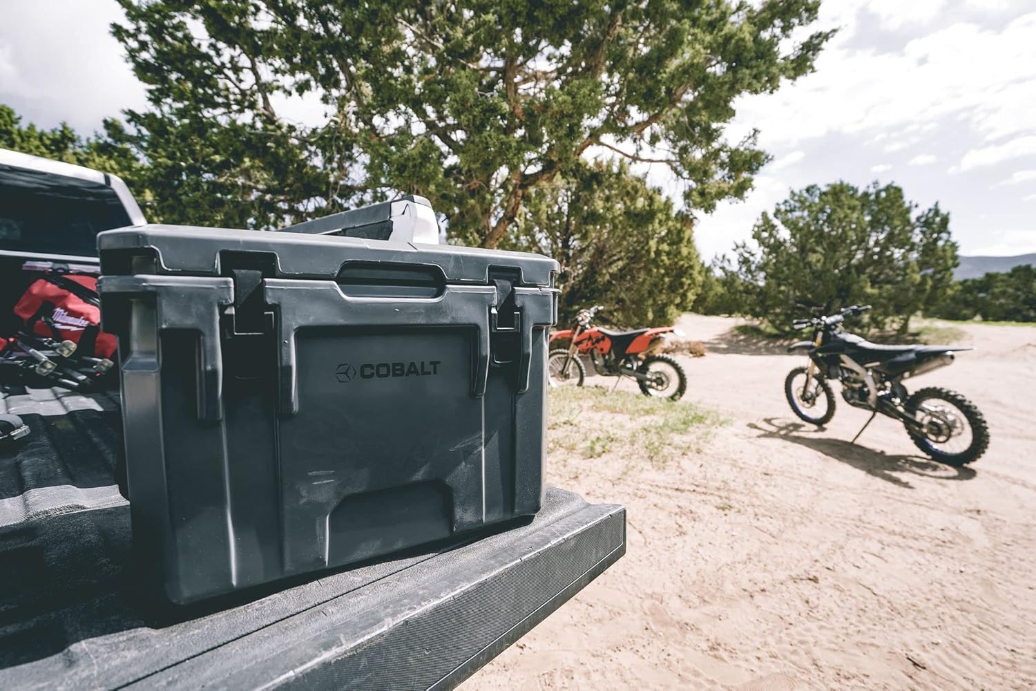 25 Quart Roto-Molded Super Ice Cooler